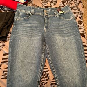 NWT No boundaries Cropped jeans